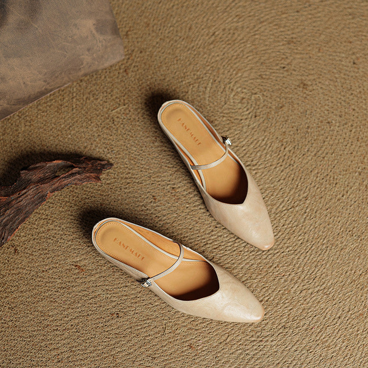 Stilvolle Slip-on Slipper in Kastanienbraun, ideale Freizeitschuhe für den Sommer.