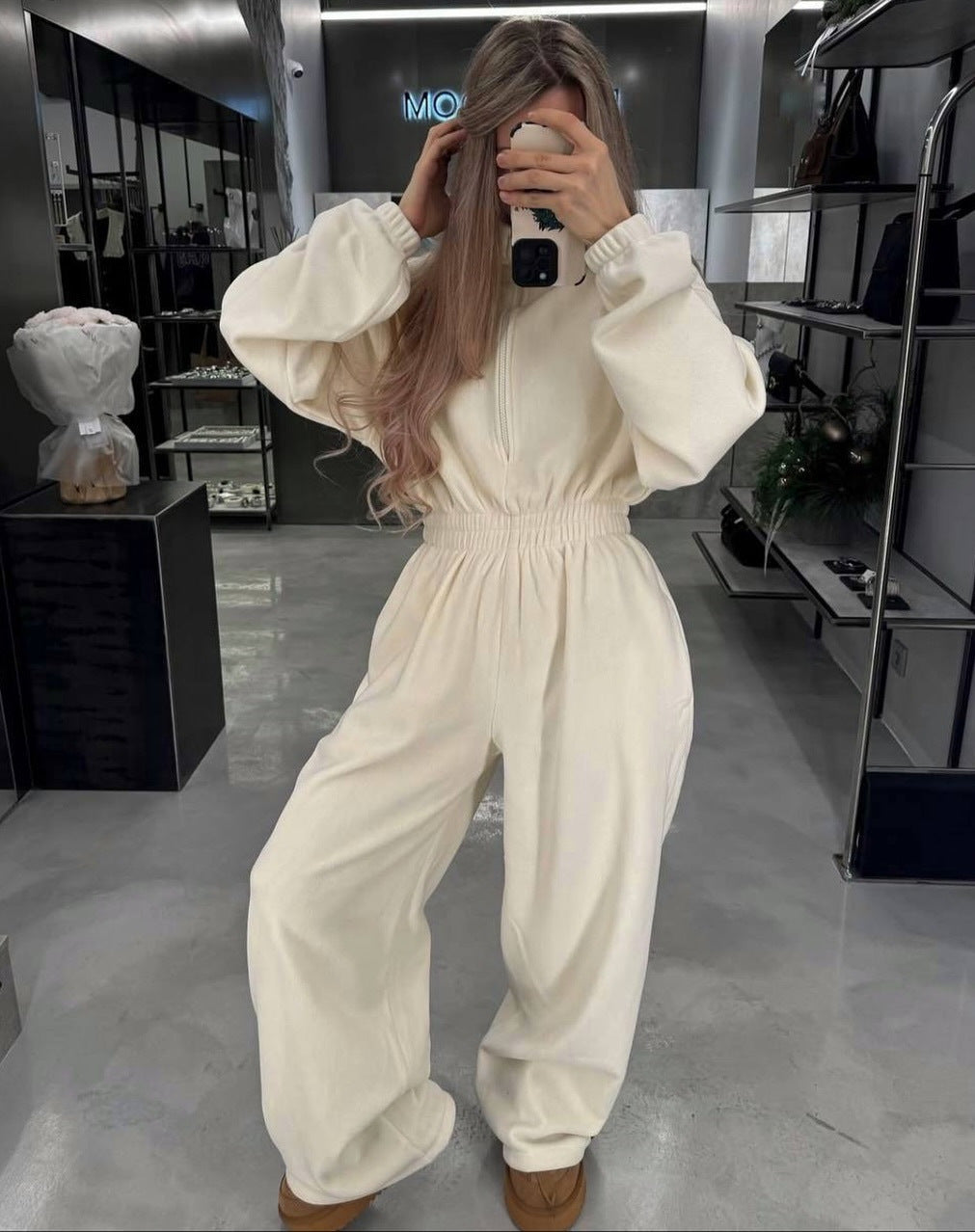 Vielseitiger Damen Kuschel Overall aus Fleece, ideal als Hausanzug, Loungewear oder Freizeitkleidung.