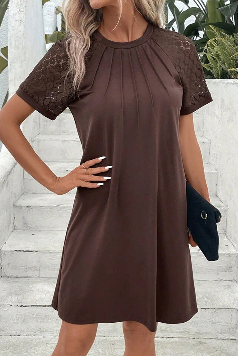 Schickes Damen A-Linien Faltenkleid mit Spitze, kurzärmelig, knielang, bequem und elegant für jeden Tag.