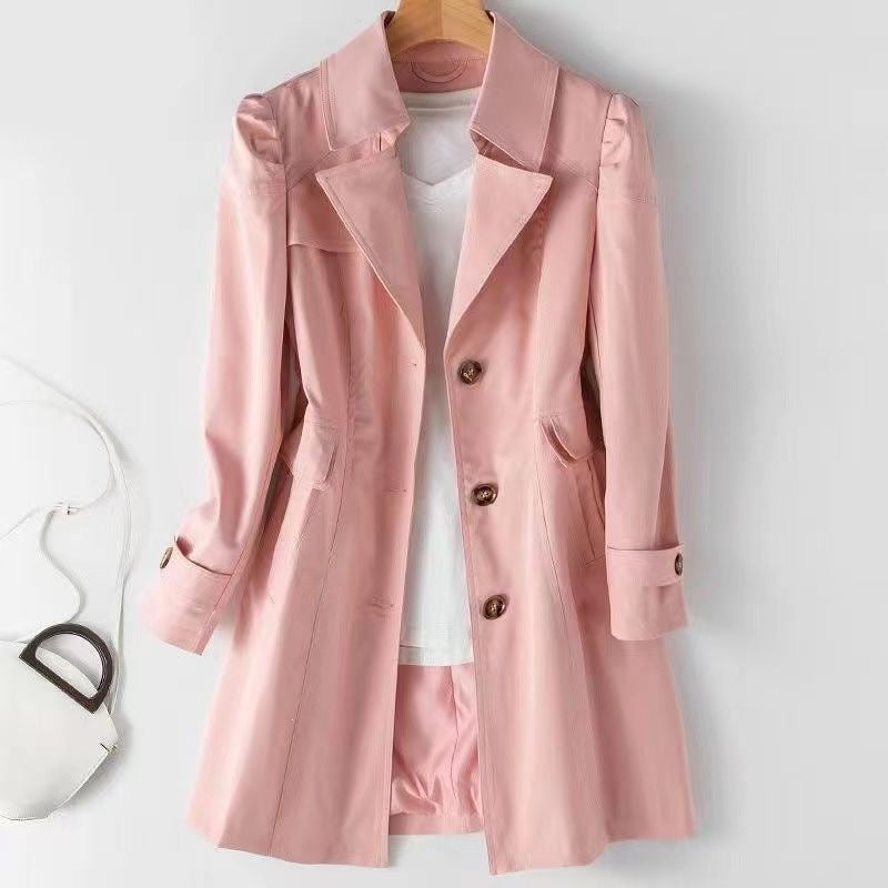 Langer Damen Trenchcoat, ideal als Übergangsmantel. Eleganter Schnitt mit hohem Kragen für Damen.