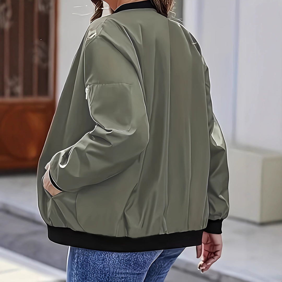 Olivgrüne modische Damenjacke im Bomber-Stil, perfekt für Freizeit-Outfits. Bequeme Alltagsjacke.