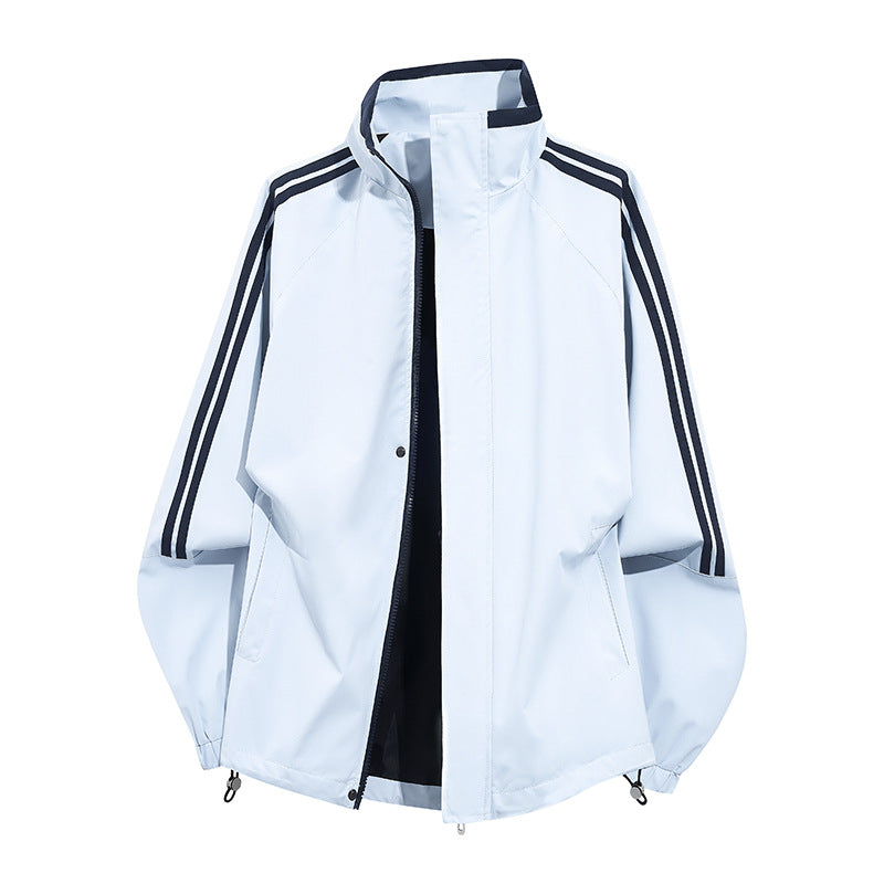 Mondscheinblaue Herren Sport-Windjacke, leicht & atmungsaktiv. Perfekt für aktive Tage und Übergangszeit.