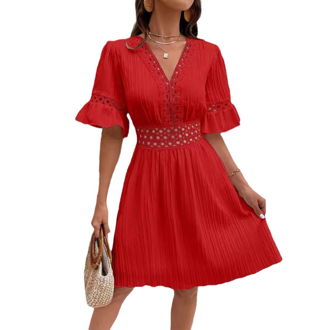 Festliches Sommerkleid: Plissee Midikleid für Damen. Mit Spitze, V-Ausschnitt & Volantärmeln. Elegant & komfortabel.