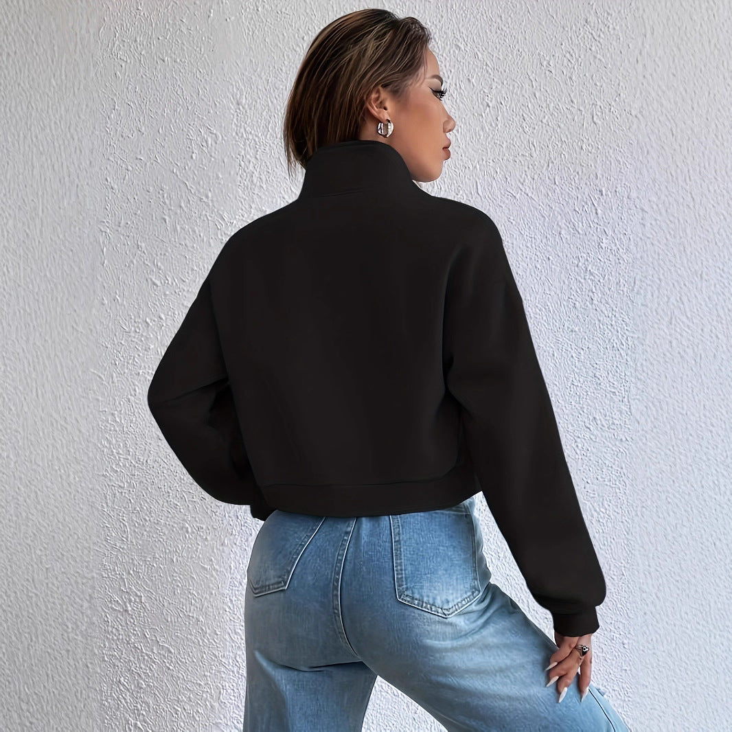 Stylische Damen-Kurzjacke im Cropped-Stil, mit Reißverschluss, modern und vielseitig kombinierbar.