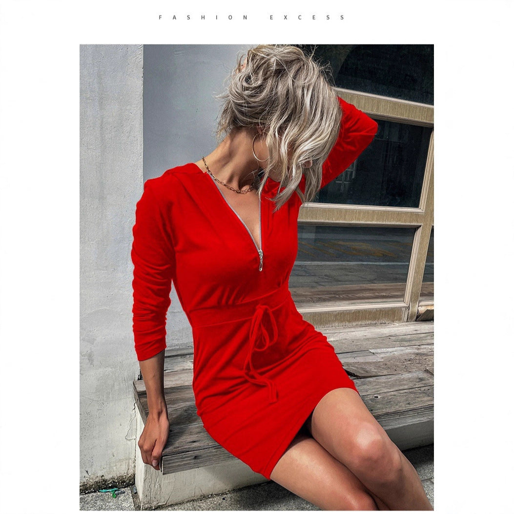 Modisches Damenkleid für Freizeit, sportlicher Schnitt, mit Reißverschluss & Gürtel. Perfekt für aktive Tage.