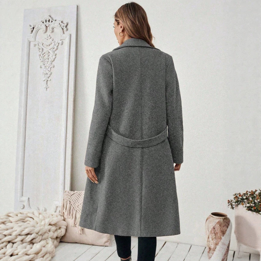 Stilvoller Eleganter Langmantel für Damen, ideal für den Business Look oder Casual Chic.