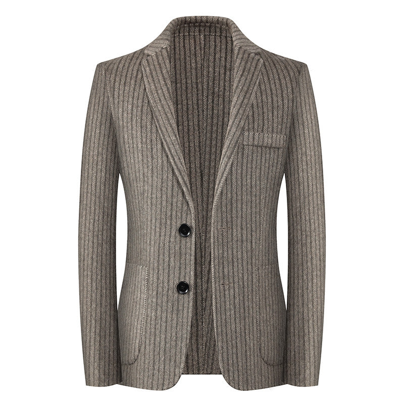 Eleganter, moderner gestreifter Herrenblazer für Business und Freizeit. Stilvolles Slimfit Jackett für Herrenmode.