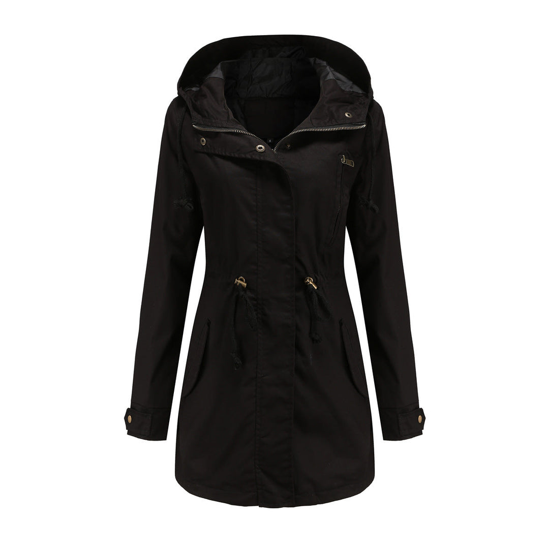 Elegante Damen Übergangsjacke mit Kapuze, kombiniert Stil und Tragekomfort im Alltag.