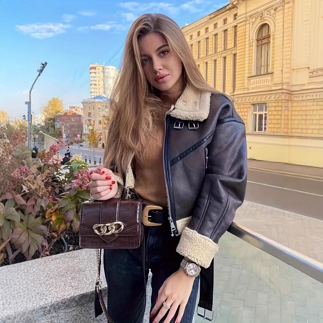 Braune Damen Winterjacke, stilvoll & warm, ideal für die kalte Saison. Perfekt für trendige Frauenmode.