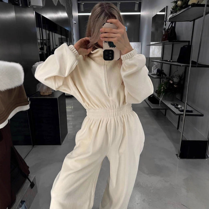 Kuscheliger Damen Fleece Overall mit Reißverschluss, ideal als Hausanzug & Loungewear für gemütliche Entspannung.