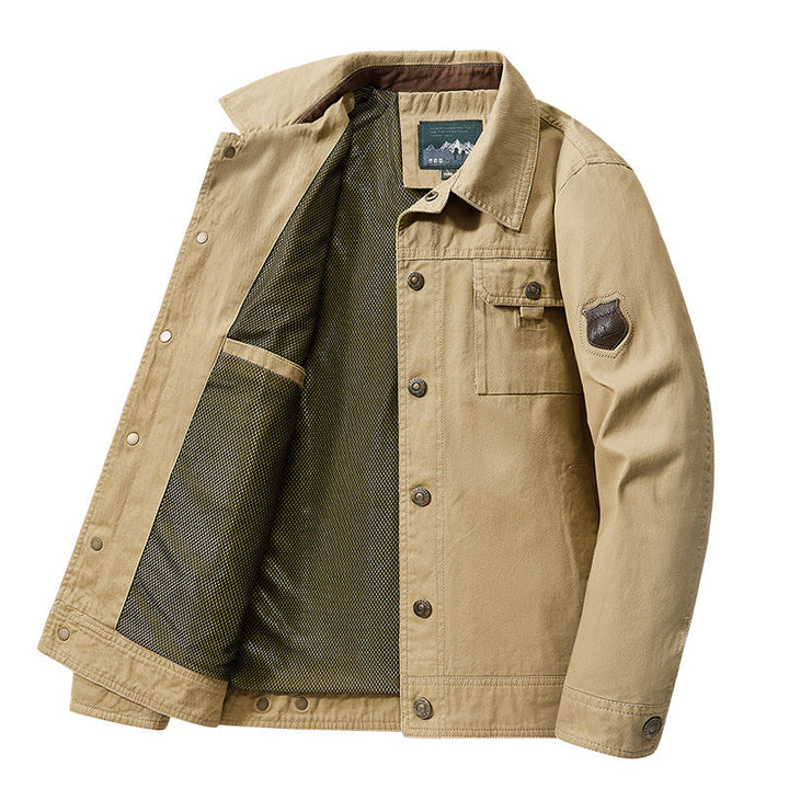 Stilvolle Herren Outdoorjacke in zeitlosem Design, ideal als vielseitige Freizeitjacke.
