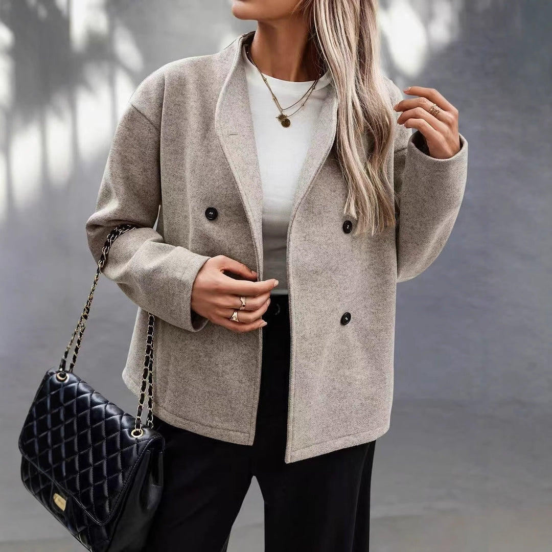 Eleganter Damen Blazer in Khaki, perfekt für Büro-Outfits oder schicke Freizeit-Looks. Zeitlos.