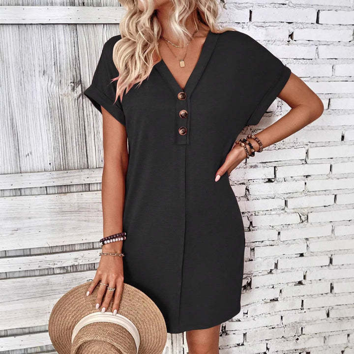 Lockeres Strandkleid für Damen, V-Ausschnitt, kurze Ärmel, ideal für warme Tage & Urlaub.