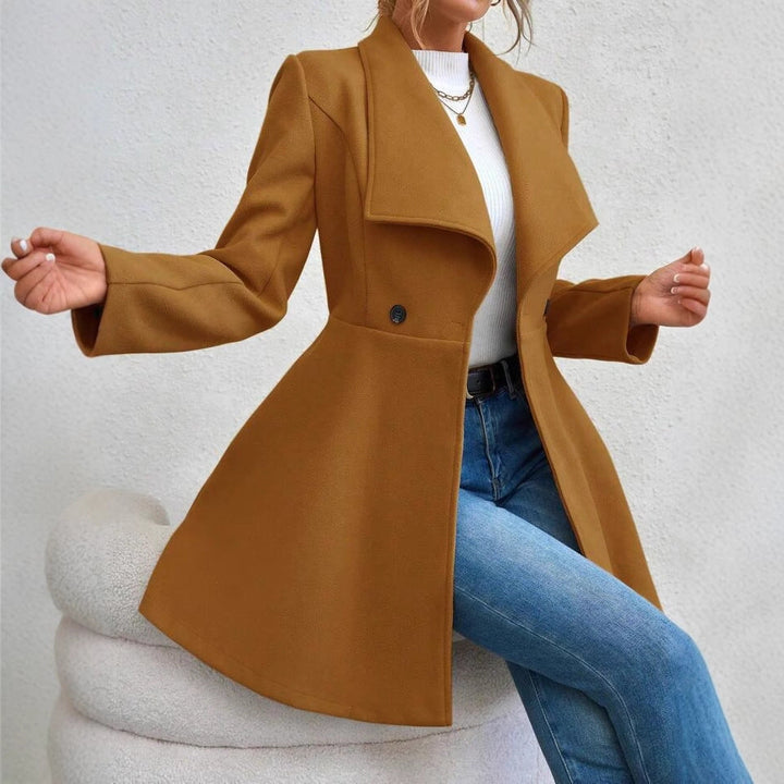 Chic doppelreihige Damenjacke, ideal als Herbstmode & Winterjacke. Elegante Mode für stilvolle Outfits.