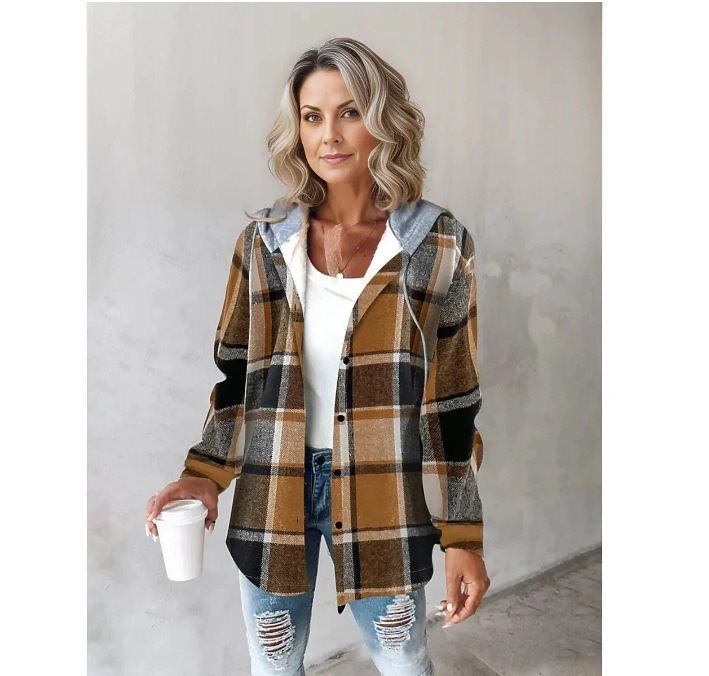 Herbstliche Damenjacke mit Karomuster und Kapuze. Ein lässiges Must-have für Ihre Garderobe.