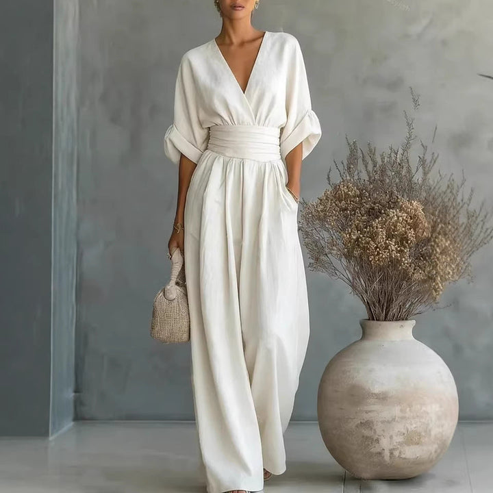 Damen Jumpsuit: Zeitlose Eleganz trifft auf modernen Stil. V-Ausschnitt und weites Bein machen ihn einzigartig.
