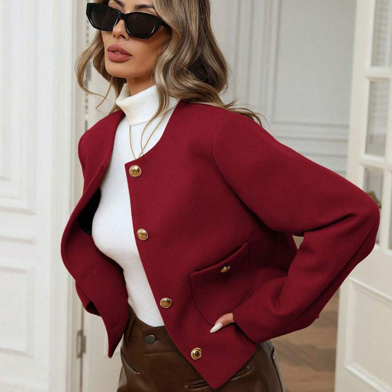Elegante Damenjacke mit auffälligen Goldknöpfen, perfekt als Business- oder Freizeit-Oberbekleidung.