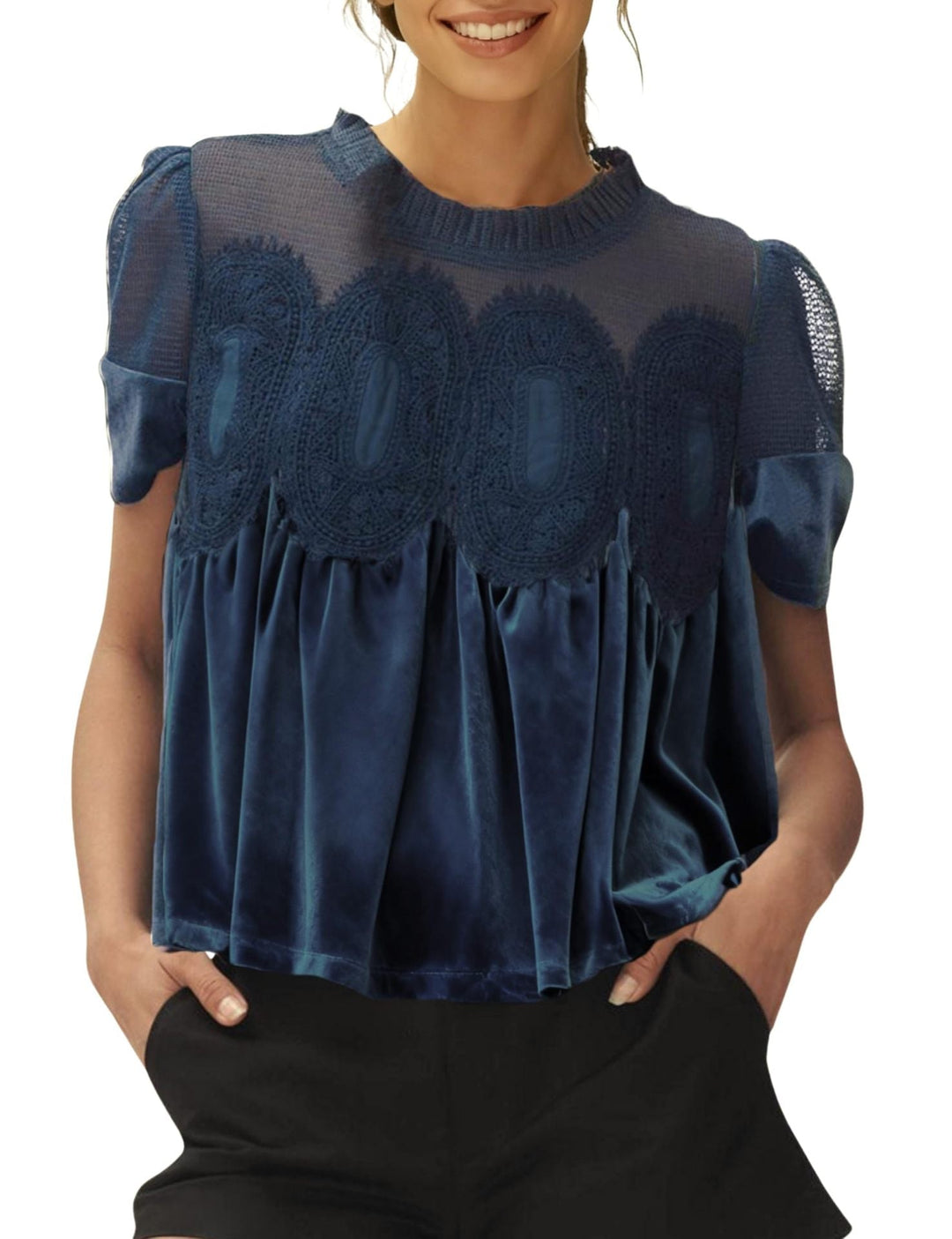 Edle Damen-Bluse aus Samt mit feinem Spitzenbesatz. Komfortabel & elegant zugleich.