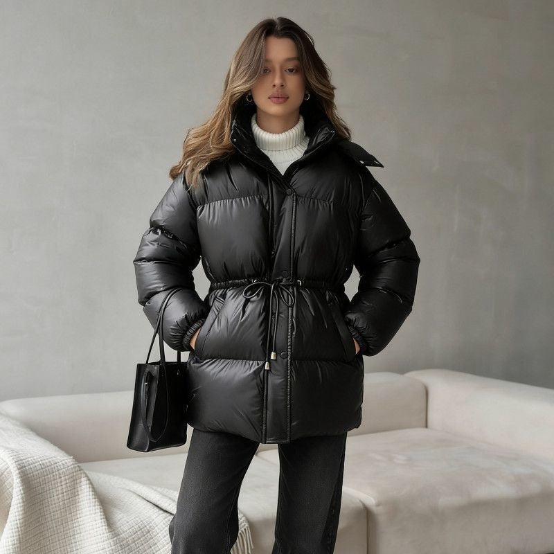 Bequeme Damen Übergangsjacke mit Kapuze & Kordelzug in der Taille. Ideal für Frühling & Herbst.