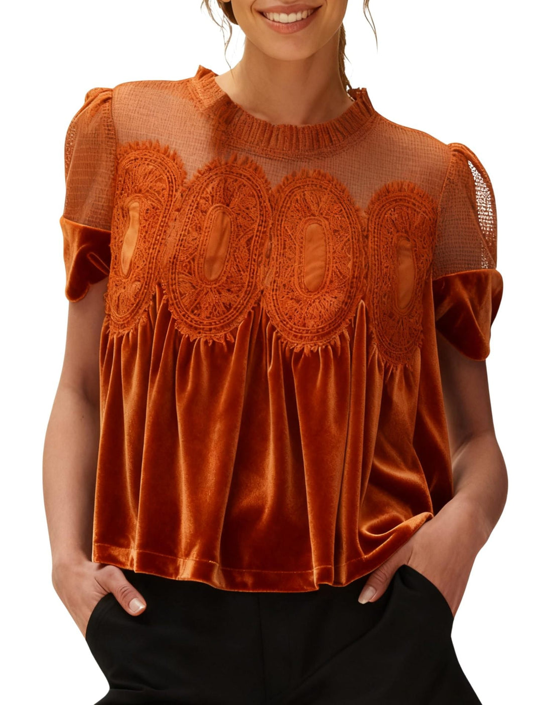 Moderne Damen-Samtbluse mit elegantem Spitzenbesatz. Ein Must-have für Ihre Garderobe.