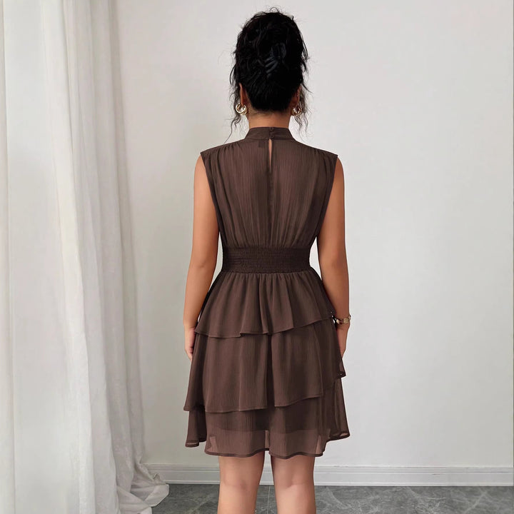 Elegantes Stufenkleid für Damen, ärmellos, mit Stehkragen und taillierter Passform, für Standesamt.