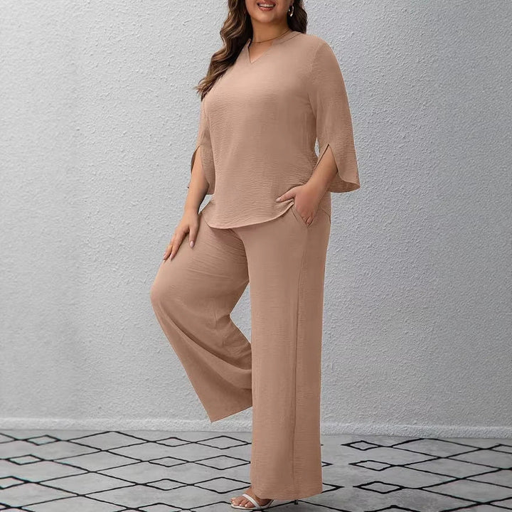 Zweiteiliges Damen-Outfit: Oberteil mit V-Ausschnitt & 3/4-Ärmeln, dazu weite Palazzo-Hose, elegant.