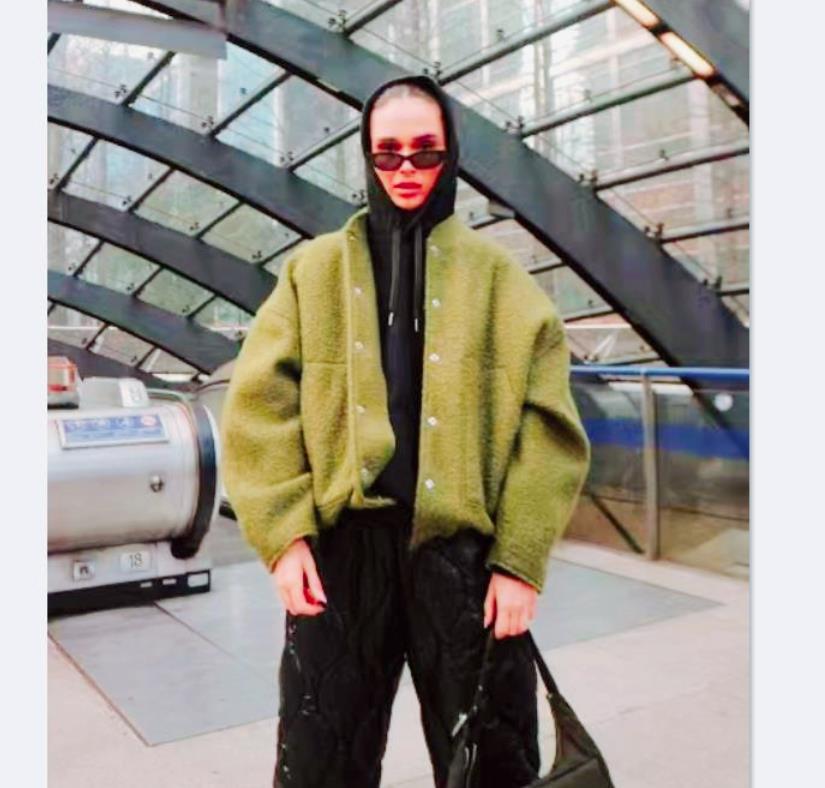 Komfortable, weiche Damen-Übergangsjacke in Grün, elegant & casual für stilvolle Outfits.