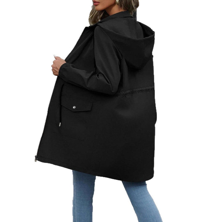 Vielseitige schwarze Damen Übergangsjacke mit Kapuze, wasserabweisend. Optimal als Freizeit- oder Outdoor-Jacke.