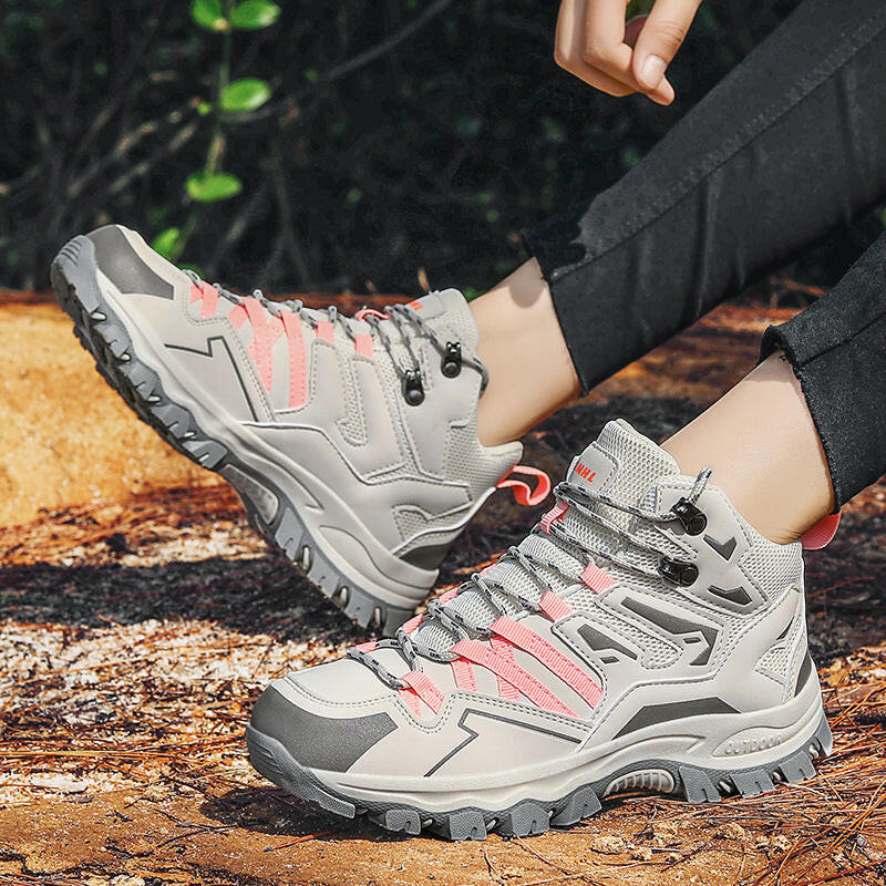 Hellbraune Damen Wanderschuhe, robust & bequem, ideal für lange Trekkingtouren & Bergtouren.