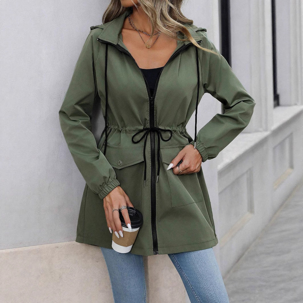 Vielseitige olivgrüne Damen Windjacke mit Kapuze, ideal für Outdoor, Freizeit & sportliche Aktivitäten.