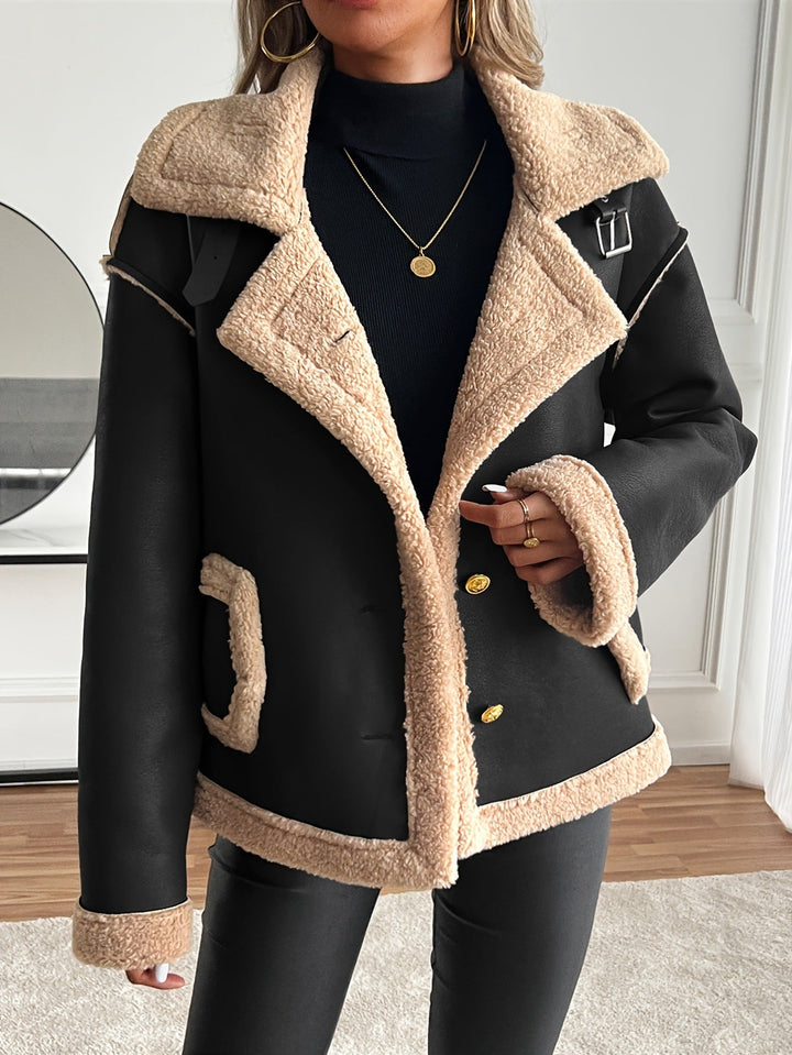 Trendige rote Damen Modische Winterjacke, kuschelig weich, für einen bequemen und chicen Look im Winter.