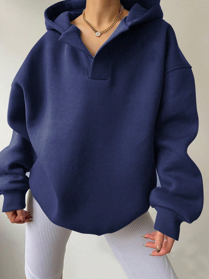 Damen Sweatshirt mit V-Ausschnitt, Oversize-Schnitt. Bequem, feminin & perfekt für kühle Tage.
