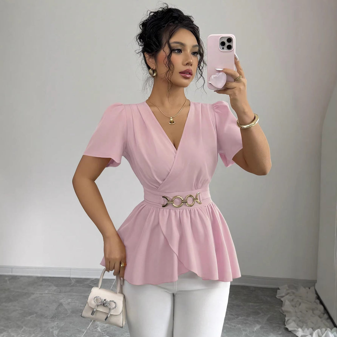 Stilvolle Damen Volantbluse mit Wickel-Design und Taillengürtel, perfekt für festliche Anlässe im Sommer.