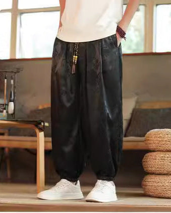 Herren-Haremshose mit auffälligem Drachenmuster, Kordelzug und konischem Bein für Streetwear. Bequeme Freizeithose.