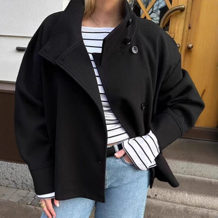 Bequeme Übergangsjacke für Damen, vielseitig kombinierbar, perfekt für Alltag und Business-Meetings.