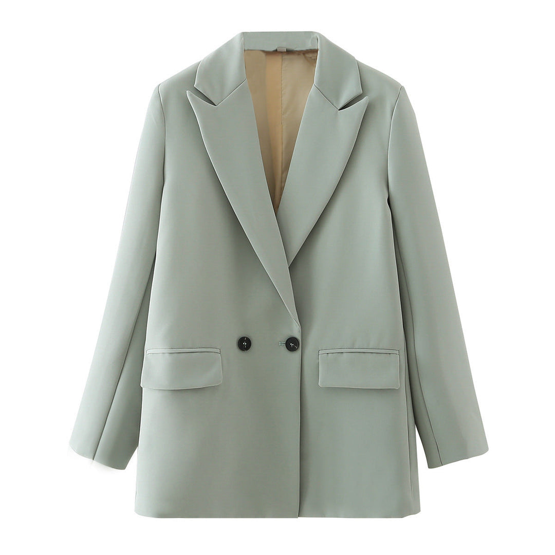 Eleganter Oversize Damenblazer mit Doppelreiher-Knöpfen, perfekt für einen professionellen Büro-Auftritt.
