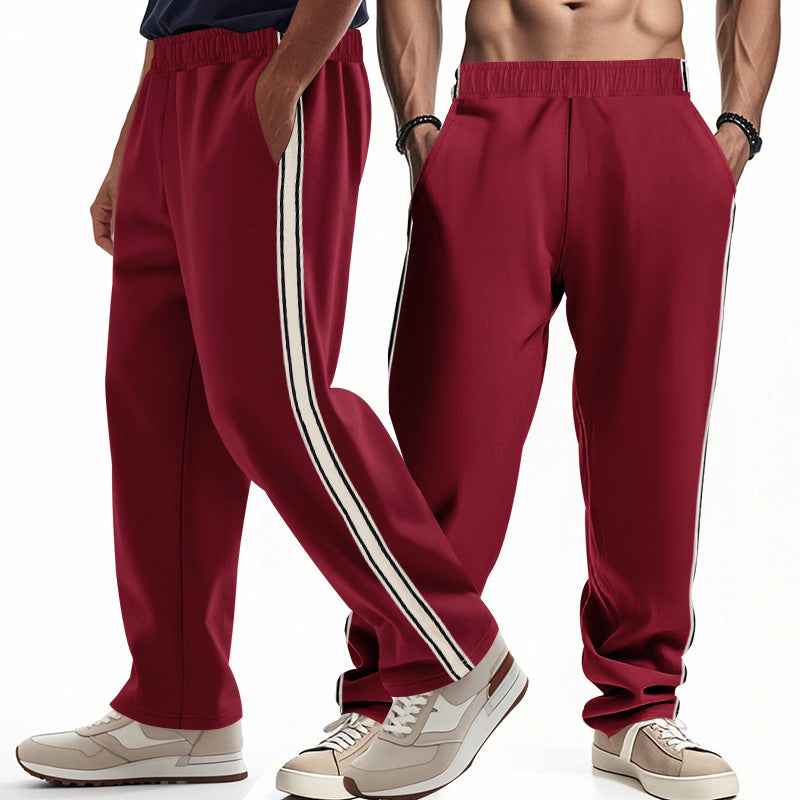 Bequeme, lockere Herren Jogginghose mit stylischen Seitenstreifen für Sport & Alltag.
