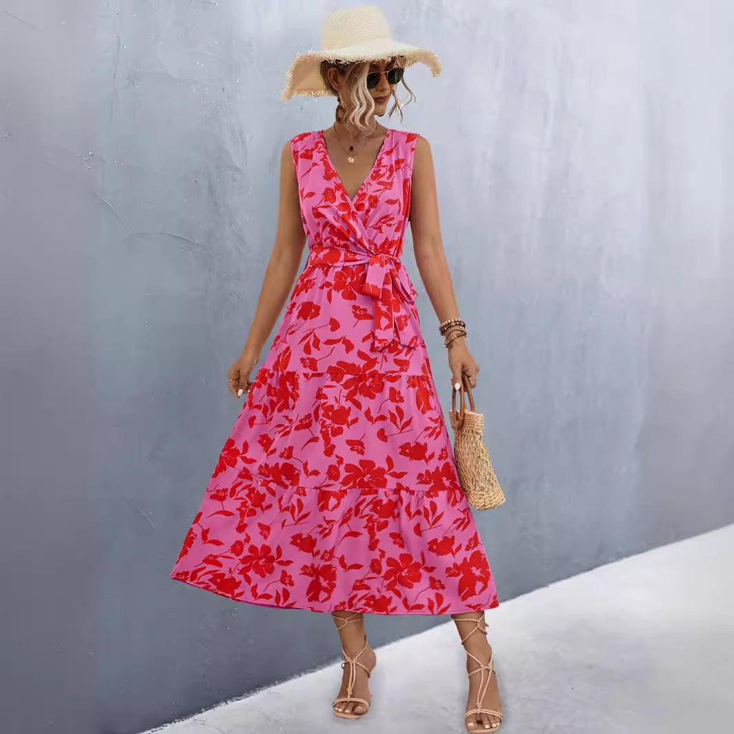Ärmelloses Damen Wickelkleid, Blumendruck, mit raffinierter Raffung für einen sommerlichen Look.