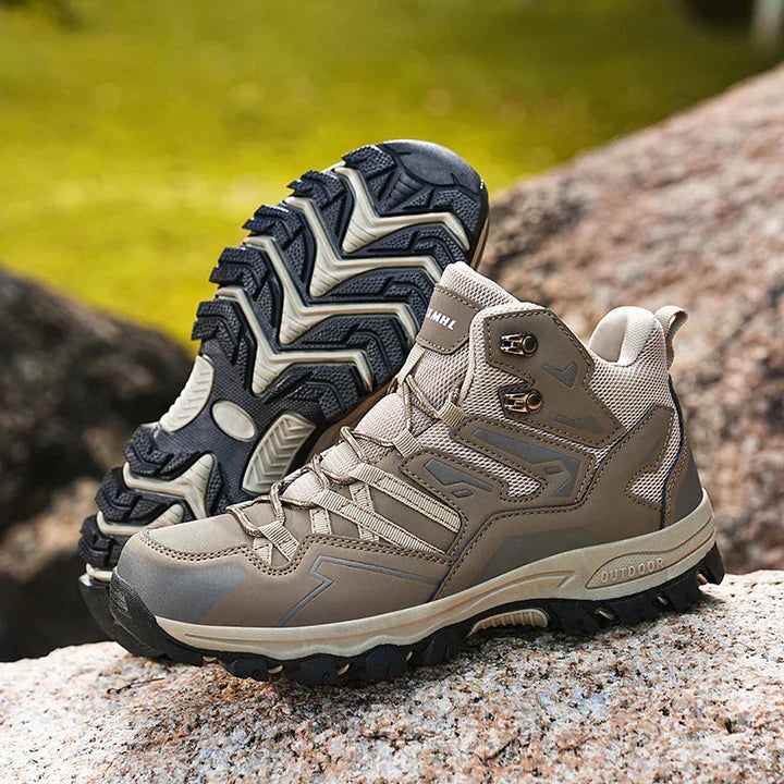 Seitenansicht: Grau-rosa Damen Wanderstiefel, leicht & bequemes Design für Expeditionen.