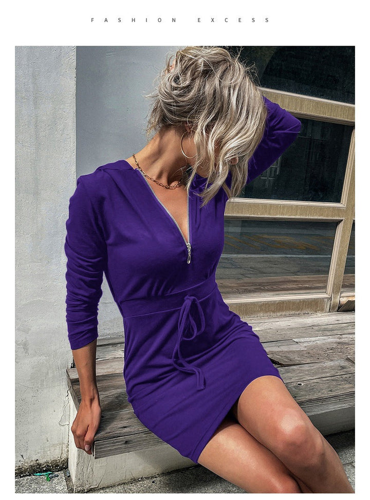 Schickes Damen-Langarmkleid mit Reißverschlusskragen & verstellbarem Gürtel. Ideal für Alltag & Sport.