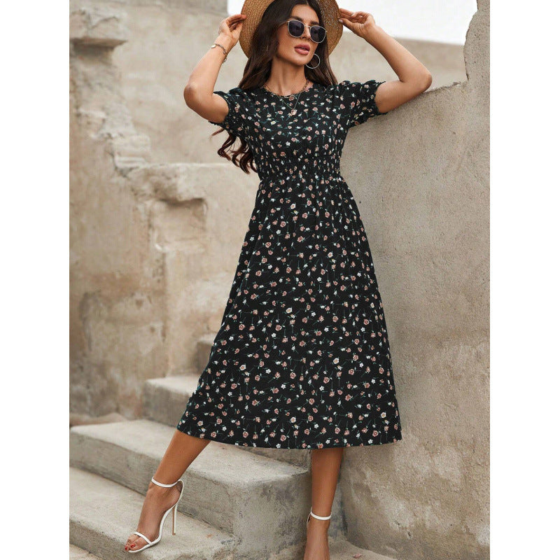 Elegantes Frühlingskleid für Damen: Maxikleid mit Blumendruck, Smock-Taille und luftigen Puffärmeln.