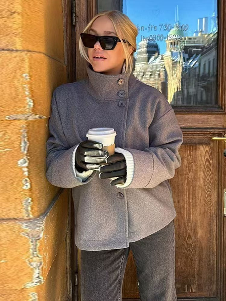 Moderne Übergangsjacke für Damen, elegant & bequeme Passform, ideal für Herbst und Frühling, mit Knöpfen.