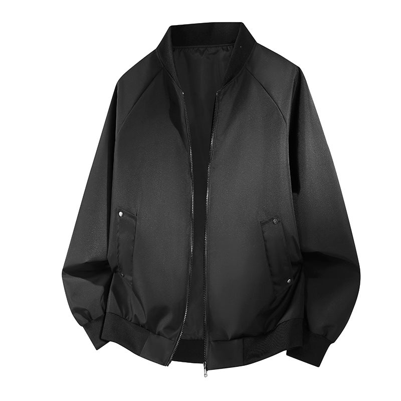 Moderne Herren Bomberjacke im Casual-Stil. Perfekte Alltagsjacke für einen stilvollen Übergangs-Look.