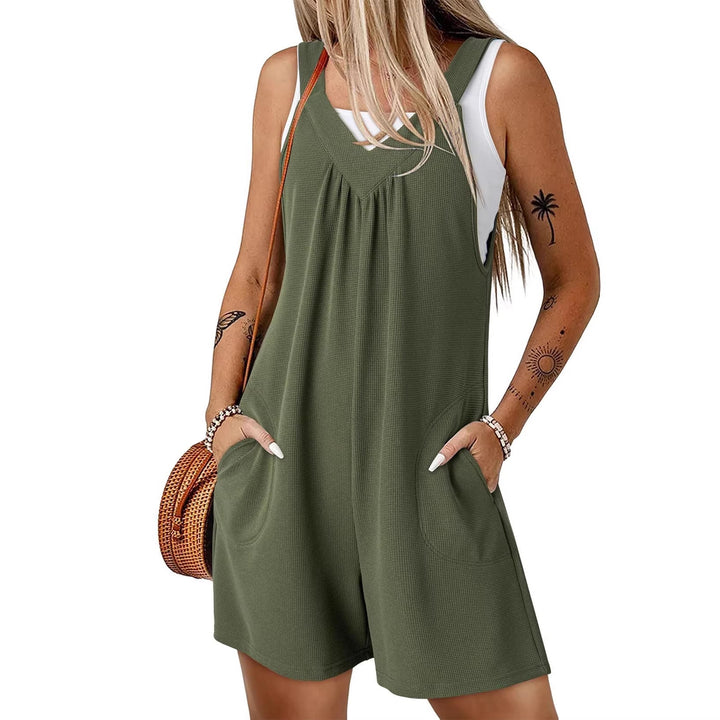 Luftiger Damen Sommer-Overall im Waffel-Design. Locker sitzender, ärmelloser Kurzoverall als Reiseoutfit.
