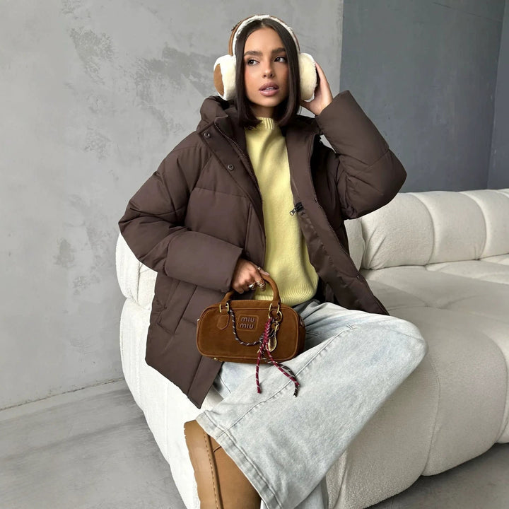 Stilvolle, warme Damen Winterjacke im Oversized Trend, ideal für Herbst- & Wintermode.