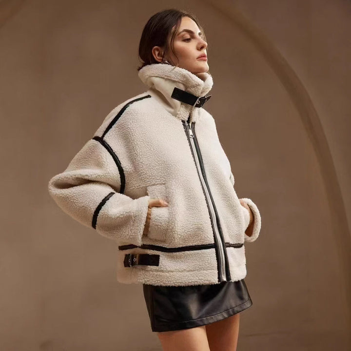 Kuschelige Damen Winterjacke, warm & stilvoll, perfekt für kalte Herbst- und Wintertage.