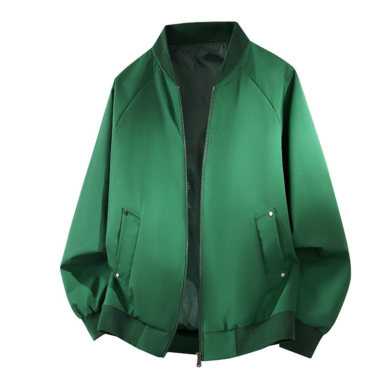 Stylische grüne Herrenjacke im Bomber-Schnitt, perfekt für Outdoor, Streetwear und jede Jahreszeit.