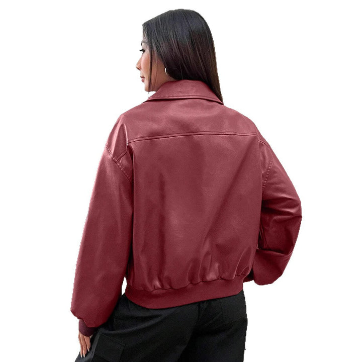 Vielseitige rote Damen Bomberjacke, ideal für Streetwear. Trendige Freizeitjacke, bequem für Frühling und Herbsttage.