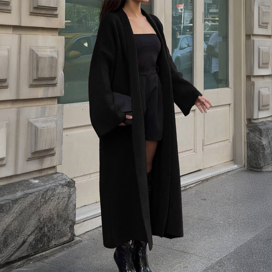 Gemütlicher Damen Oversize Strickmantel mit Kimonokragen und weiten Ärmeln für modischen Lagenlook.