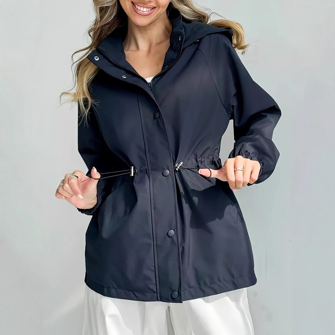 Moderne Damen Wanderjacke, leicht und funktionell. Perfekt für Outdoor-Sport und aktive Freizeit.